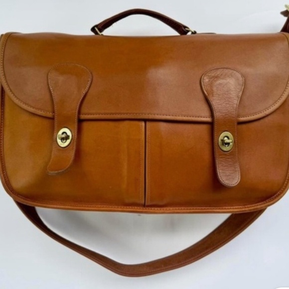 Coach Handbags - Vintage Coach tan glove leather messenger bag